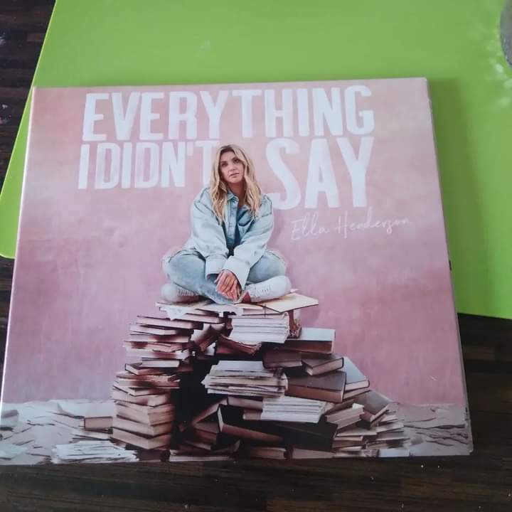 carly272016's tweet photo. I'm Obsessed With This Album! It is Amazing π β€π₯ππ§π΅ #EllaHenderson #Ellahendersoneverythingididntsay #EverythingIDidntsay #MusicIsPower #MusicNerd #ObsessedWithMusic #LoveMyMusic π₯°ππ https://t.co/wwRfnD89bk