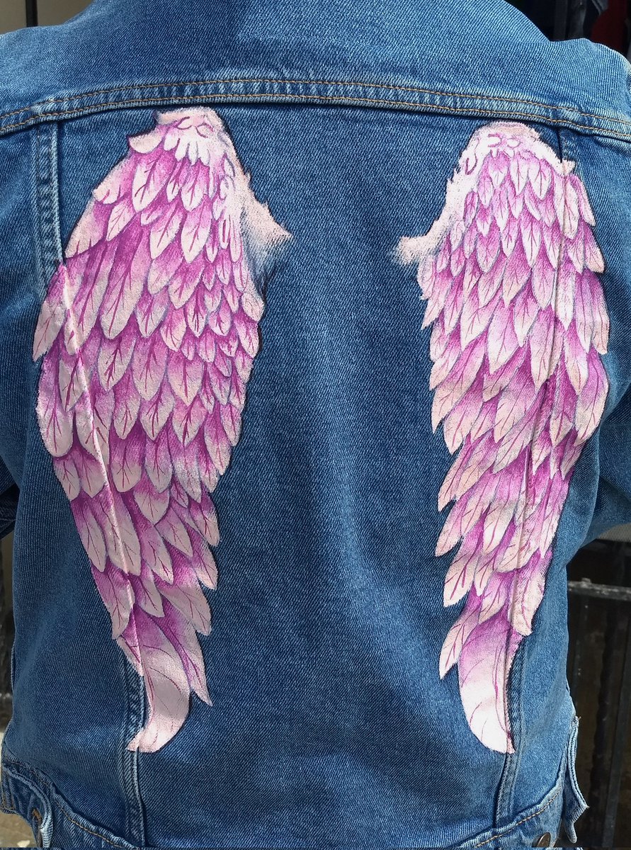 JavierPerezSad1's tweet photo. Chamarra personalizada!!! El diseño que tú quieras. #handcustomized #pintadoamano #alasdeangel https://t.co/P4ZUBeLBOz