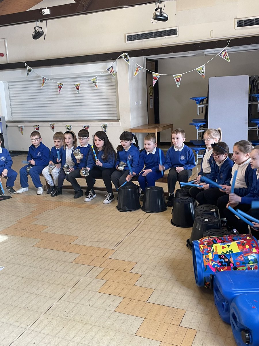 Dosbarth Rhiannon Roberts loved their visit today from <a href="/upbeatwales/">Upbeat Music and Arts</a> and the junk percussion workshop @DeightonPrimary <a href="/Dps_OLeary/">Dps_OLeary</a>