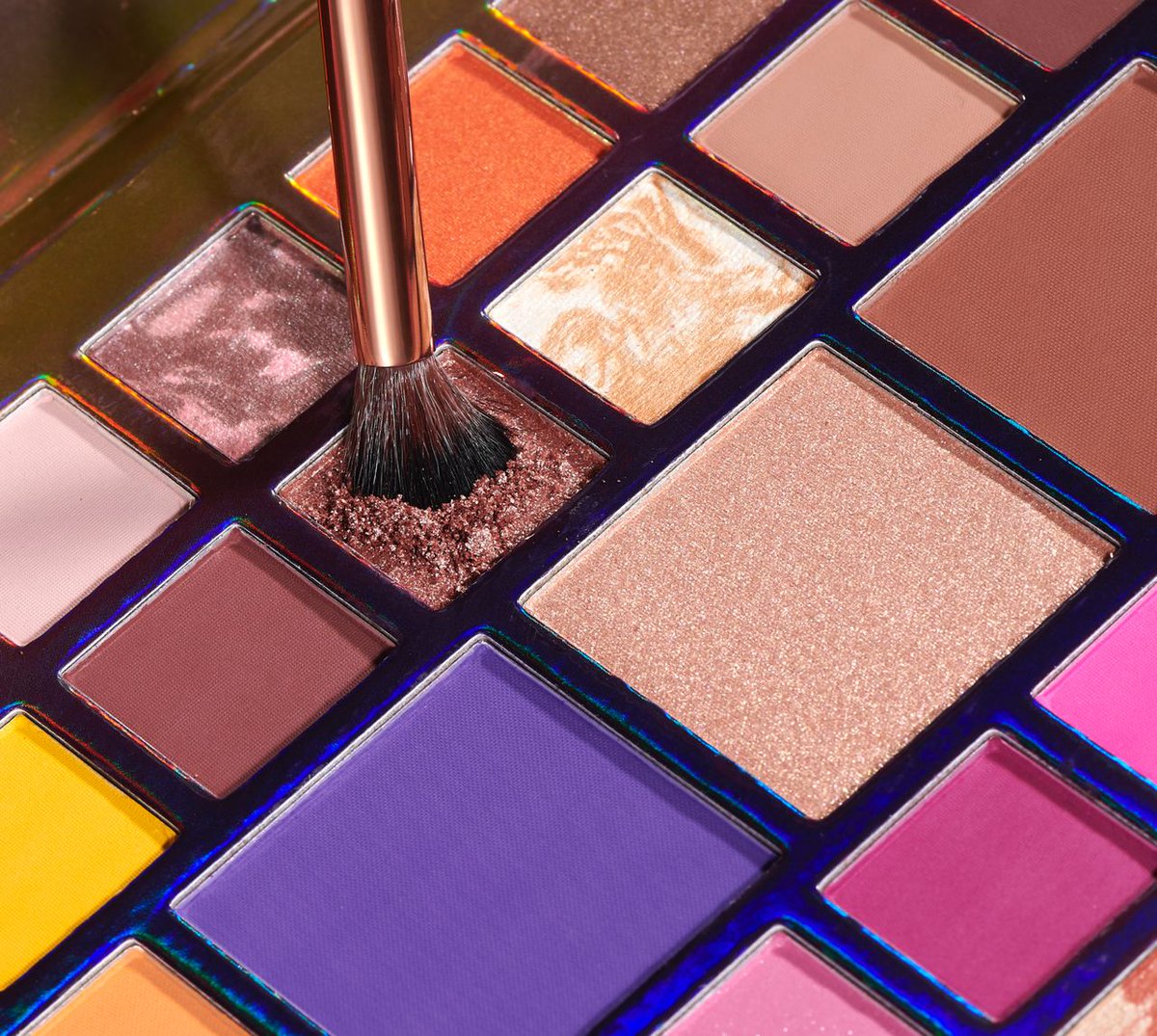 MakeupRevItalia's tweet photo. Sai che palette è questa? 🤔 Se indovini, lasciaci un commento con il nome 😘 Ti diamo solo un piccolo indizio: è XXL e i toni come vedi sono una meraviglia ❤️

https://t.co/UaXTDK5afA https://t.co/Lkpx0CpNtj