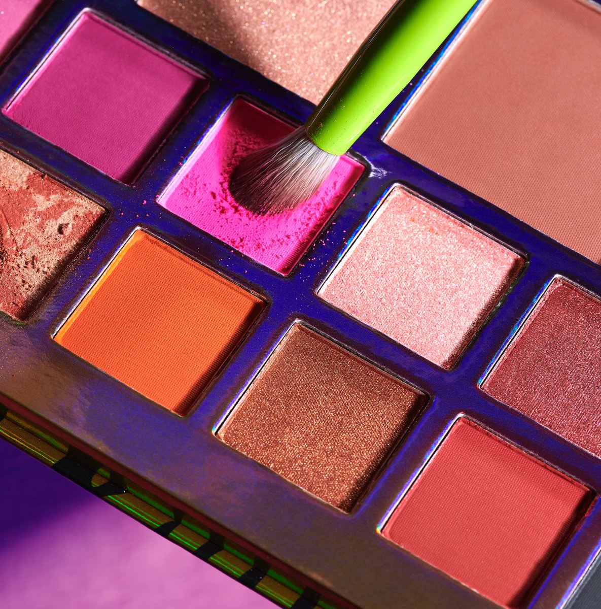 MakeupRevItalia's tweet photo. Sai che palette è questa? 🤔 Se indovini, lasciaci un commento con il nome 😘 Ti diamo solo un piccolo indizio: è XXL e i toni come vedi sono una meraviglia ❤️

https://t.co/UaXTDK5afA https://t.co/Lkpx0CpNtj