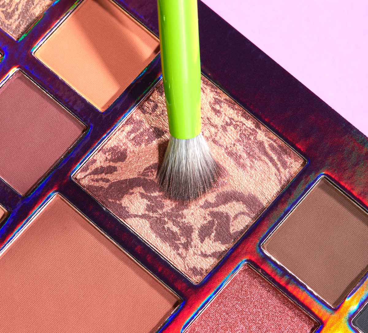 MakeupRevItalia's tweet photo. Sai che palette è questa? 🤔 Se indovini, lasciaci un commento con il nome 😘 Ti diamo solo un piccolo indizio: è XXL e i toni come vedi sono una meraviglia ❤️

https://t.co/UaXTDK5afA https://t.co/Lkpx0CpNtj