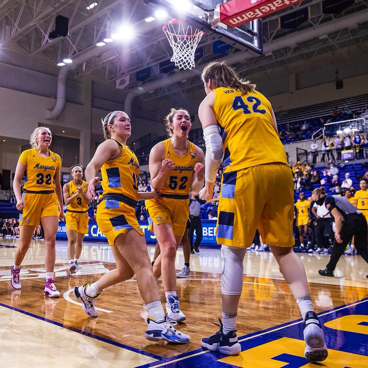 🦅🏀 #MarchWithMarquette!