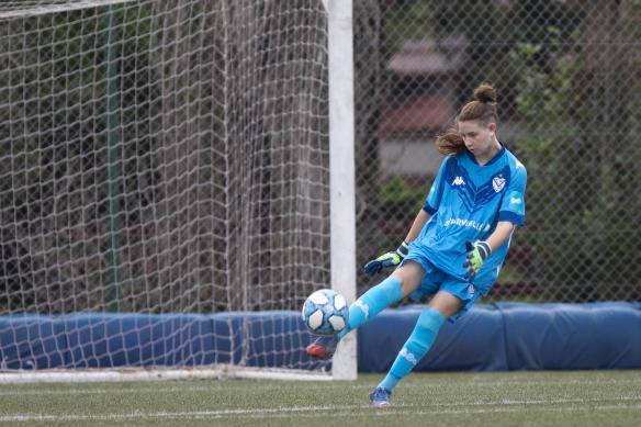 Pablo_szyszko's tweet photo. 🧤 Priscila Siben, con solo 14 años debutó en el arco de la Primera #Vélez. 

🇦🇷 La arquera se destacó con una buena actuación, en lo que ha sido empate frente a Banfield, 0-0 por la 1ra fecha de la Primera B de Fútbol Femenino. 

🔥 Gran proyecto está construyendo el Fortín. https://t.co/EG7IsNUyES