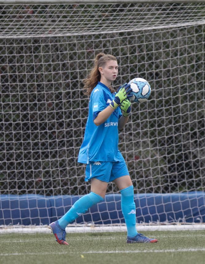 Pablo_szyszko's tweet photo. 🧤 Priscila Siben, con solo 14 años debutó en el arco de la Primera #Vélez. 

🇦🇷 La arquera se destacó con una buena actuación, en lo que ha sido empate frente a Banfield, 0-0 por la 1ra fecha de la Primera B de Fútbol Femenino. 

🔥 Gran proyecto está construyendo el Fortín. https://t.co/EG7IsNUyES