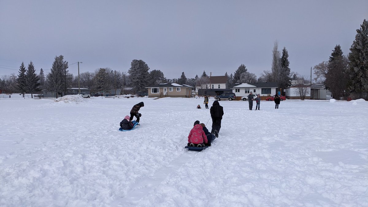 siemens_jb's tweet photo. Three grade 8 students led our whole school in outdoor activities for two recesses today. The activities were enjoyed by all! Thank you Kara, Annika and Avrey! Well done ladies!
#donsch https://t.co/5cpbPVAySN