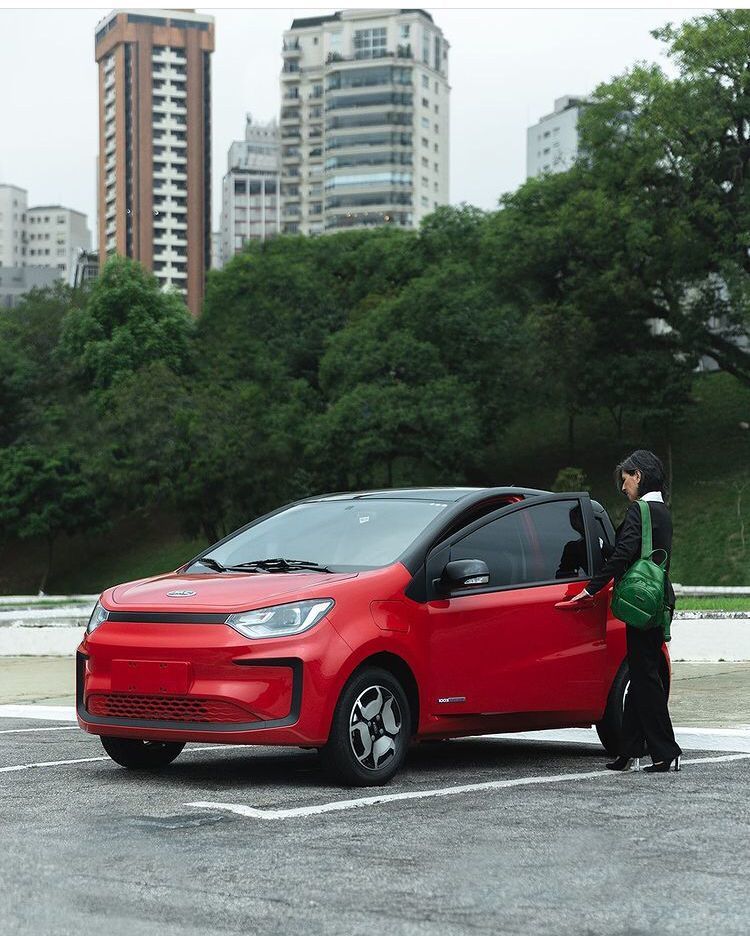 Sofisticação e design para a sua rotina. Disponível em todas as versões do JAC E-JS1, o painel e bancos com visual esportivo fornecem dinâmica e tornam o dia a dia mais moderno.

O que você achou do acabamento em cor caramelo?✨🚗