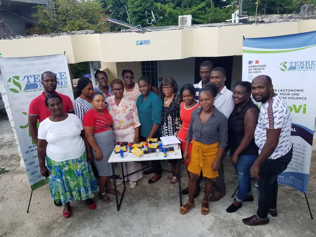 fterrebleue's tweet photo. 09-11 Mars 2022 | 3 journées de formation de formateurs pour le renforcement des capacités de responsables/membres d'organisations de femmes ou dirigées par des femmes sur la Méthodologie des Mutuelles de Solidarité (MUSO) dans les nippes.
 
Support financier : @ambafranceht https://t.co/rpsCNTSt95