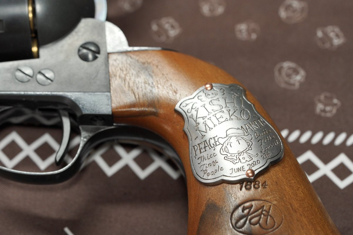 グリップバッジディテールを同じスレッドにまとめておく。 