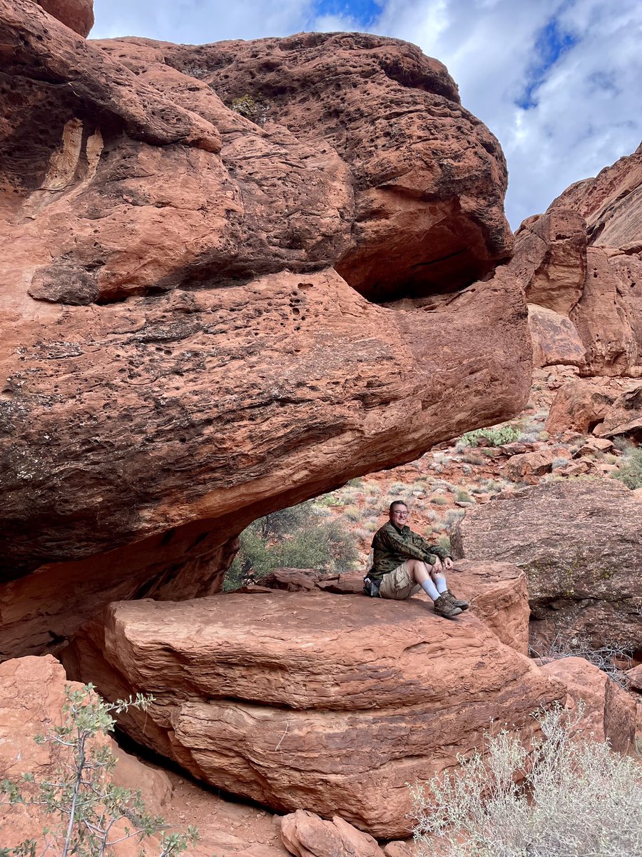 Zeckhausen's tweet photo. Warning signs and guardrails are rare in Utah, but common sense abounds. During the Covid lockdown in New Jersey, the government blocked the entrances to hiking trails with crime scene tape! One of many reasons we moved here. No regrets! https://t.co/Iaw47NyneH