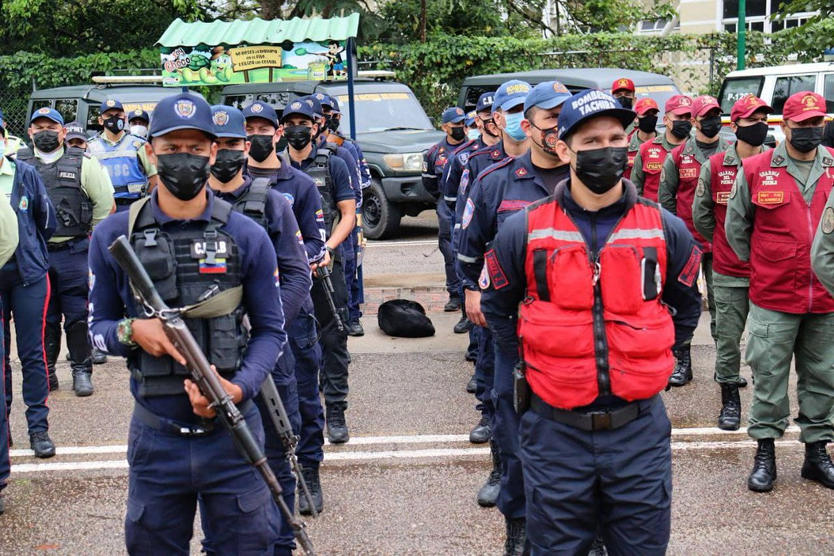FreddyBernal's tweet photo. Hoy hemos presentado ante nuestra gente del Táchira el Plan Integral de Seguridad ciudadana que garantizará la tranquilidad y el buen vivir de este pueblo y disminuir los índices de acción criminal en los 29 municipios de la entidad. https://t.co/03DNvSuENq