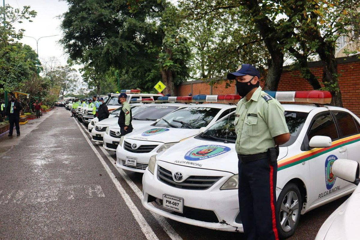 FreddyBernal's tweet photo. Hoy hemos presentado ante nuestra gente del Táchira el Plan Integral de Seguridad ciudadana que garantizará la tranquilidad y el buen vivir de este pueblo y disminuir los índices de acción criminal en los 29 municipios de la entidad. https://t.co/03DNvSuENq