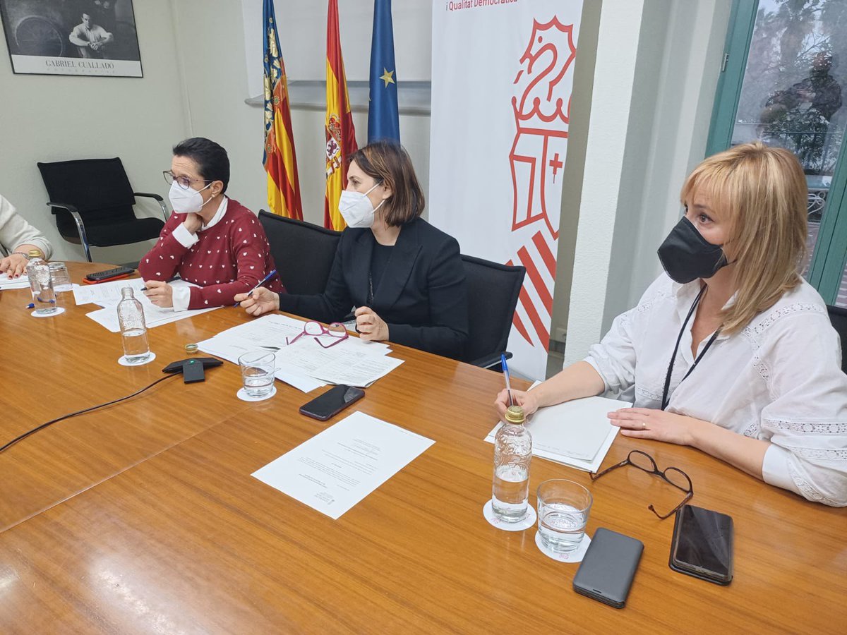 RosaPerezGarijo's tweet photo. Hui m'he reunit amb el Comité Permanent d'Acció Humanitària per a conéixer la situació de la crisi d'Ucraïna amb les #ONGDs que estan treballant sobre el terreny. https://t.co/8uq3TzjLFc