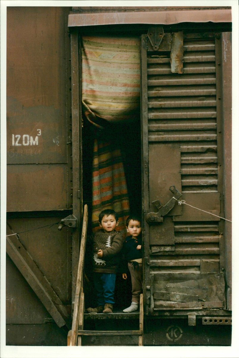 rasulhasancom's tweet photo. Refugees lived on wagons for many years after Armenian troops invaded Azerbaijani territories. As you can see from the pictures, the living conditions are very difficult. 1994, Azerbaijan. Photographer Paul Grover / The Daily Telegraph. https://t.co/sloepE94uf