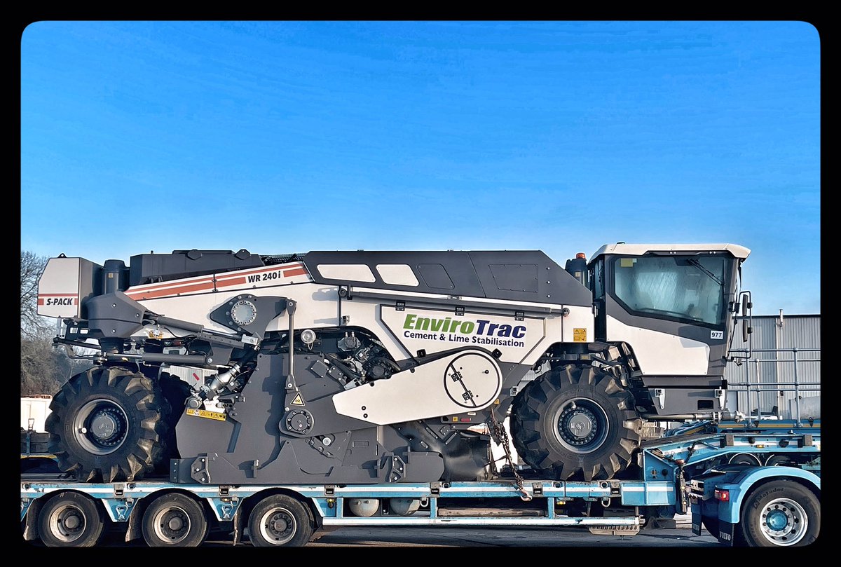 O5OGT's tweet photo. New week, New kit for @EnviroTrac_
Impressive looking new @WirtgenGmbH WR240i
Being transported by one of @Collins_Earth Transport’s 
Volvo FH16’s 😎 https://t.co/OmkNEaajPi