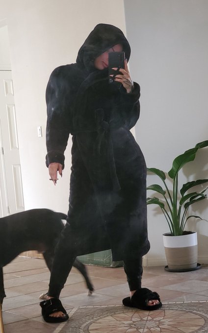 What you see online VS me at home irl https://t.co/bHXBxsPPFZ