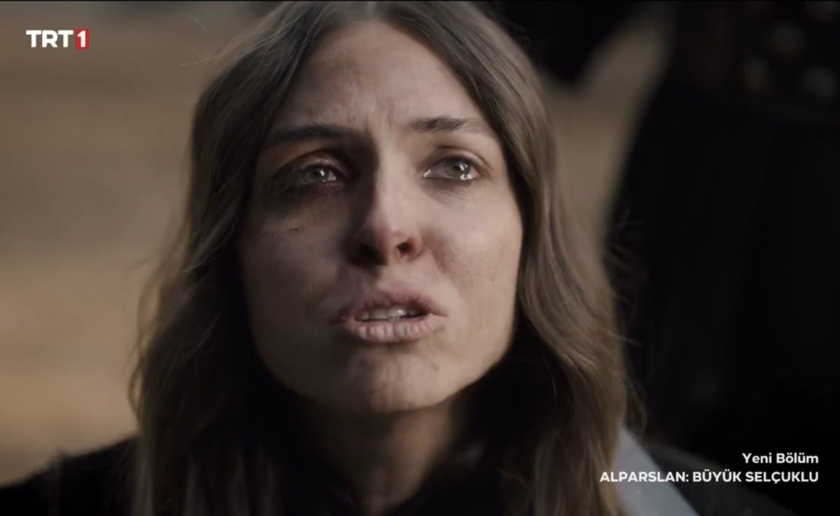 DiziGundemi1's tweet photo. Erdinç Gülener , Zeynep Özder ve Korel Cezayirli sahnede o kadar muhteşem bir performans gösterdi ki 👌

Ama şehver hatun 🙁
Zeynep Özder , şehver'i o kadar güzel oynadın ki emeklerine sağlık 👏👏
#AlparslanBüyükSelçuklu https://t.co/95MfqY1yS3
