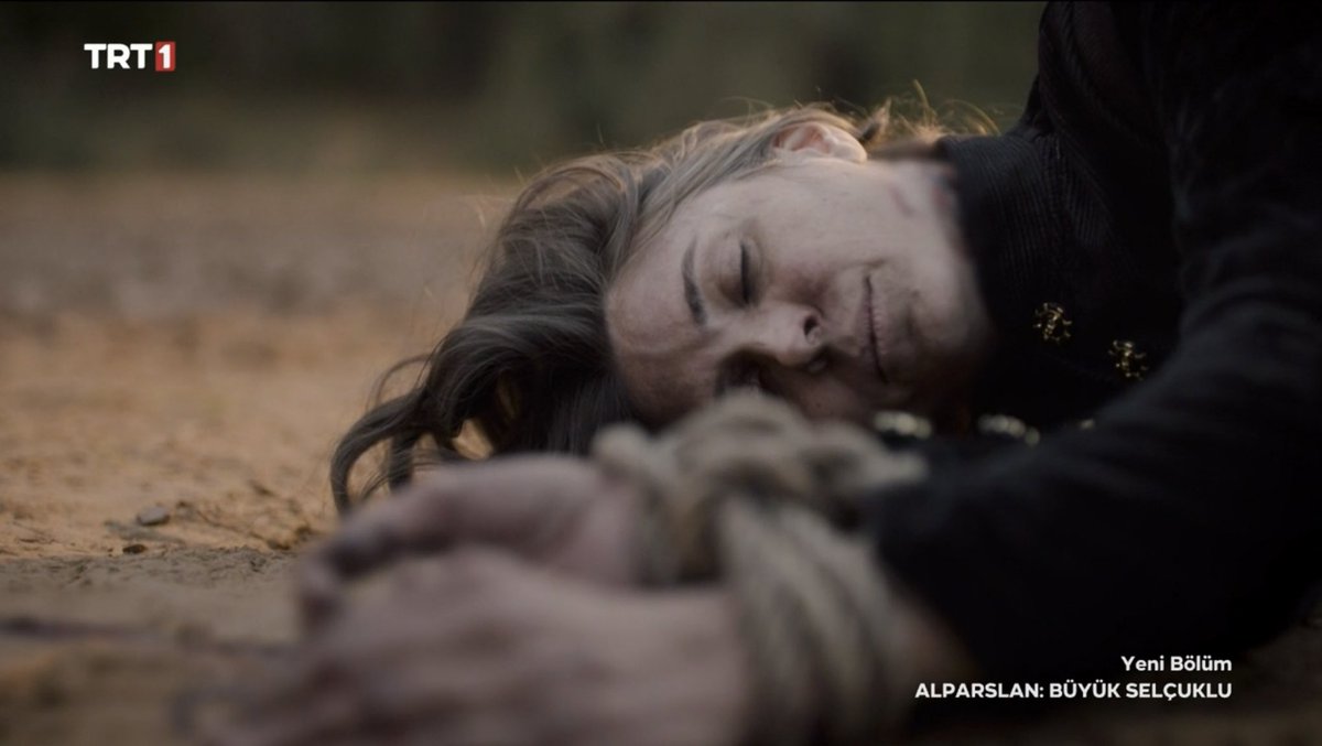 Erdinç Gülener , Zeynep Özder ve Korel Cezayirli sahnede o kadar muhteşem bir performans gösterdi ki 👌

Ama şehver hatun 🙁
Zeynep Özder , şehver'i o kadar güzel oynadın ki emeklerine sağlık 👏👏
#AlparslanBüyükSelçuklu