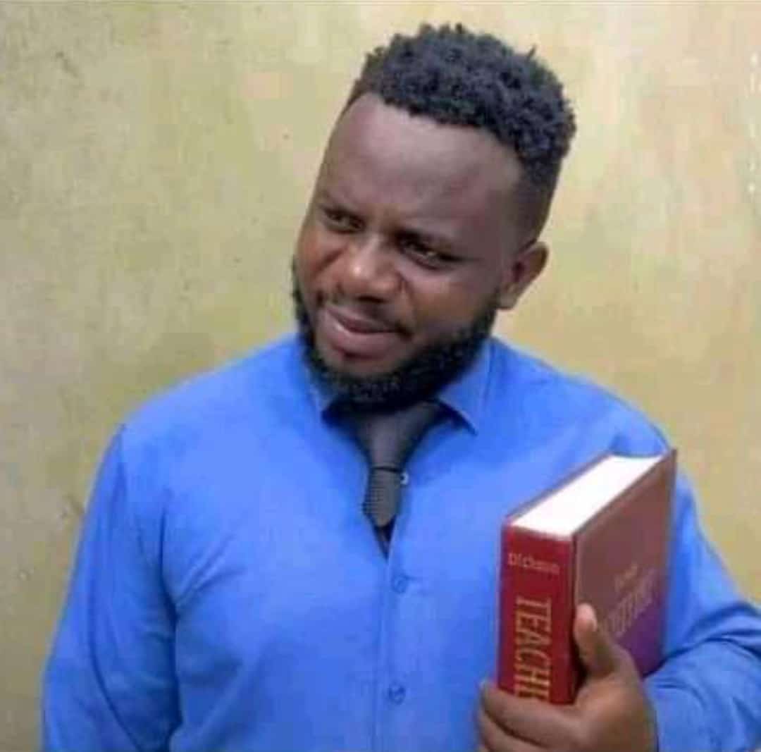 mAh1veylos's tweet photo. Ur pastor say u go blow this year
But pure water Don first you blow 😭 https://t.co/fuyylgpL5W