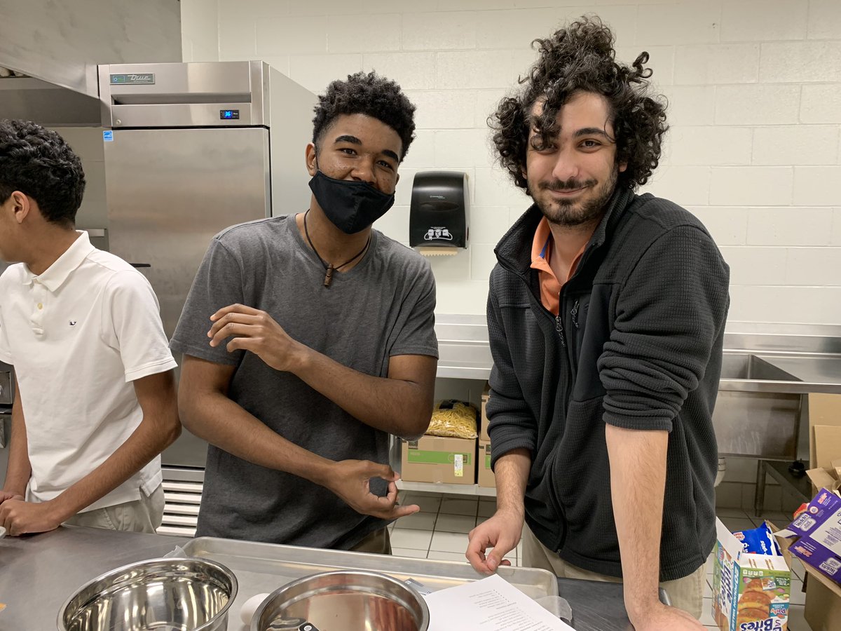 The HOLA (Hispanic or Latinx Affiliation) students and the Cooking Club made amazing empanadas this afternoon! Yum! 😁