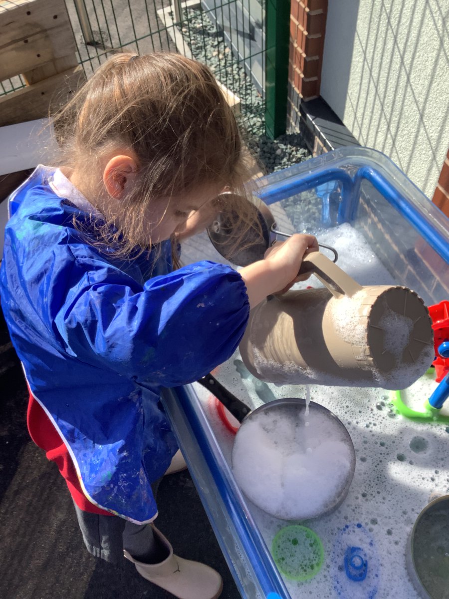 AnkerValleyAcad's tweet photo. explored capacity with the different sized containers. Two Dragonflies decided to build their own house using the crates and the dominoes to decorate the living space, before adding a sign to the door for the postman. https://t.co/5zbbBQOLmK