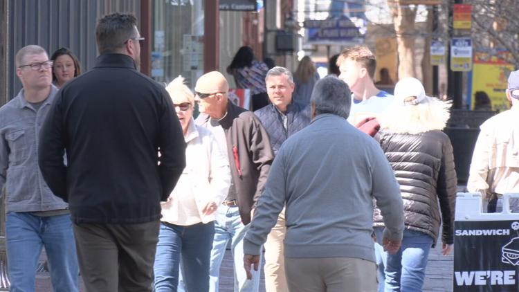 WDRBNews's tweet photo. Women's NCAA Tournament games this weekend at the @kfc_yumcenter highlight the return of major events to downtown Louisville: https://t.co/LgodDGN14T | @DarbyBeane https://t.co/rJxYiGiipF