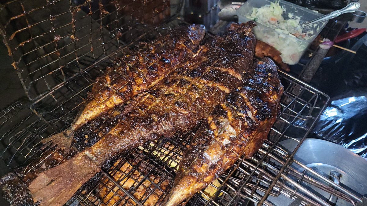 oshoneezy's tweet photo. African Street food https://t.co/JiDXBoqe7b https://t.co/PRl6SDecqT