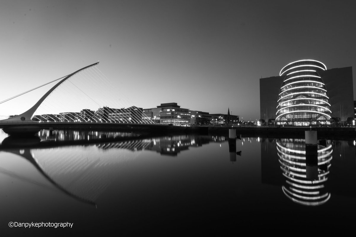 DanielPykephoto's tweet photo. Captured this beauty tonight in Monochrome. #photography #blackandwhitephotography #duon #Ireland #longexposure #PhotoOfTheDay https://t.co/Dn5Yqk8e2C