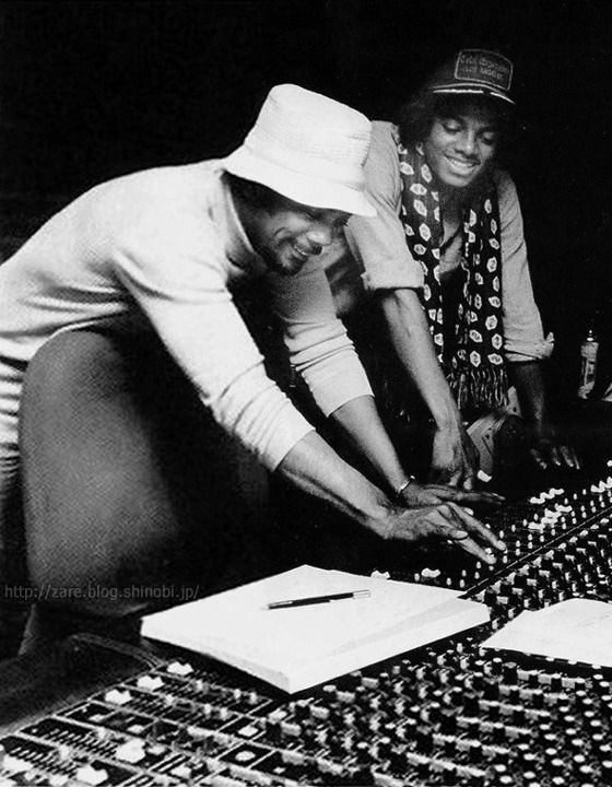 galactivators's tweet photo. Happy birthday @QuincyDJones ! We are manifesting working with Quincy for our next album, a meditation dance album made with the intent of empowering the listener! Help us envision it to make it a reality! #MusicHeals #Galactivate 🙏🎶❤️⚡️🏁🛸✨ https://t.co/GeE5LV2aUc