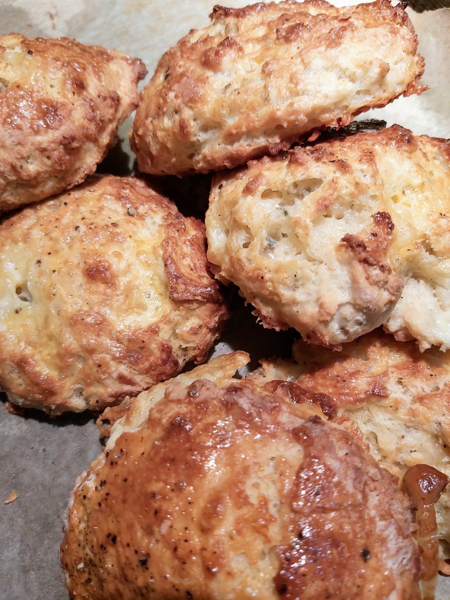veewalkerwrites's tweet photo. Tonight's experiment: #StrathdonBlue cheese and hot mustard scones. Yes or no? https://t.co/KBhG05YgrJ