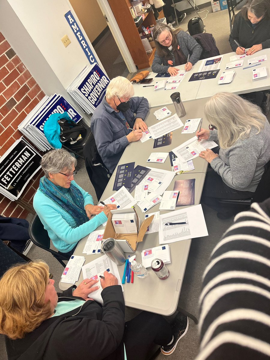 Today we sent handwritten postcards to more than 500 voters in our district, introducing our platform to #putpeoplefirst. 💙

#postcardstovoters #HD82 #peoplepowered