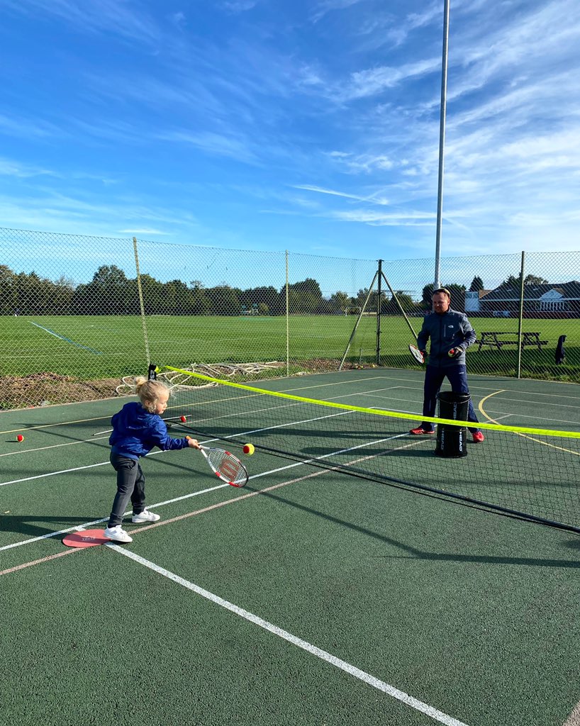 Working on getting the contact point out in front and timing of the shot! 🙌🎾

#minired #miniredtennis #RAWTennis #forehand #forehandtechnique #forehandpractice #contactpoint