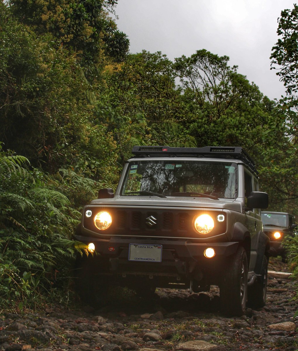 Chisco2112's tweet photo. #PegandoPorteYLaVara
Buen ride por las montañas altas de Heredia #jimny4x4 #BJ74 #Suzuki https://t.co/81tqBODMPb