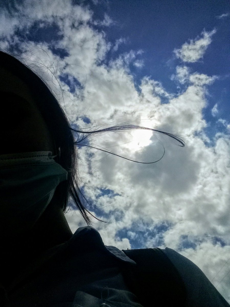 LeiraRodrguez1's tweet photo. Hay personas que viven enamoradas del cielo sin importar el clima 💙☁ https://t.co/dATXxW3whn
