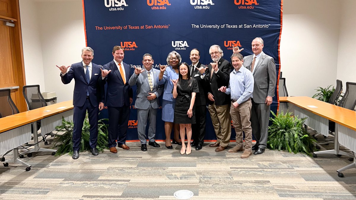 UTSA's tweet photo. Behind the scenes at today’s Promise Plus news conference with @UTSystem, @JBMilliken, @PresidentEighmy, and @Menendez4Texas 🤙

#UTSA #PromisePlus #BoldPromise https://t.co/JD6ORZzQeG