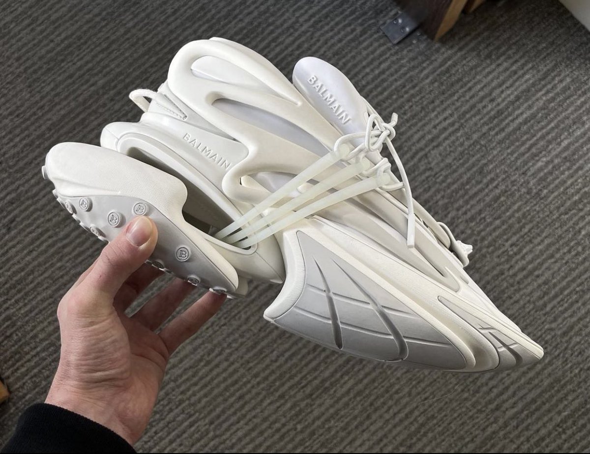 nicekicks's tweet photo. Balmain Unicorn Sneaker 🔍 https://t.co/ujcbo35SeY