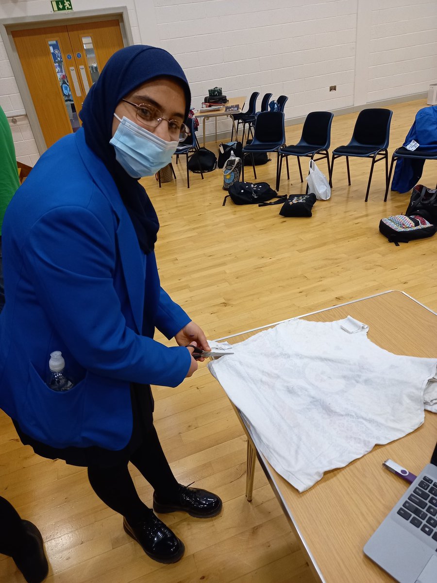 <a href="/StMarysEcoTeam/">St Mary's Eco Team</a> members were buzzing with their #reimagined #repurposed tote bags from their old T-shirts! Thanks to Gareth from <a href="/KeepNIBeautiful/">Keep NI Beautiful</a> for delivering the #fastfashion workshop