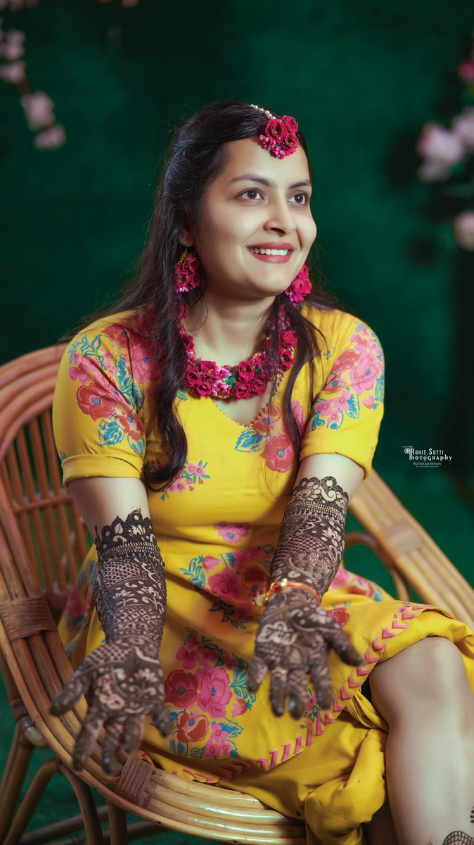 rohit_sutti's tweet photo. #Mehandi_Ceremony ❤️
In Frame: @sumikshaheer 

Sony A7RM3A @Sony 
#mehandi #mehandinight #mehandilove #mehandiceremony #mehandi_love #mehandibrides #bridetobe #bridesofinstagram #mehandipost #photo #photography #photographer #weddingphotography @WeddingWire @WeddingZIndia https://t.co/pSZBJWPIOQ