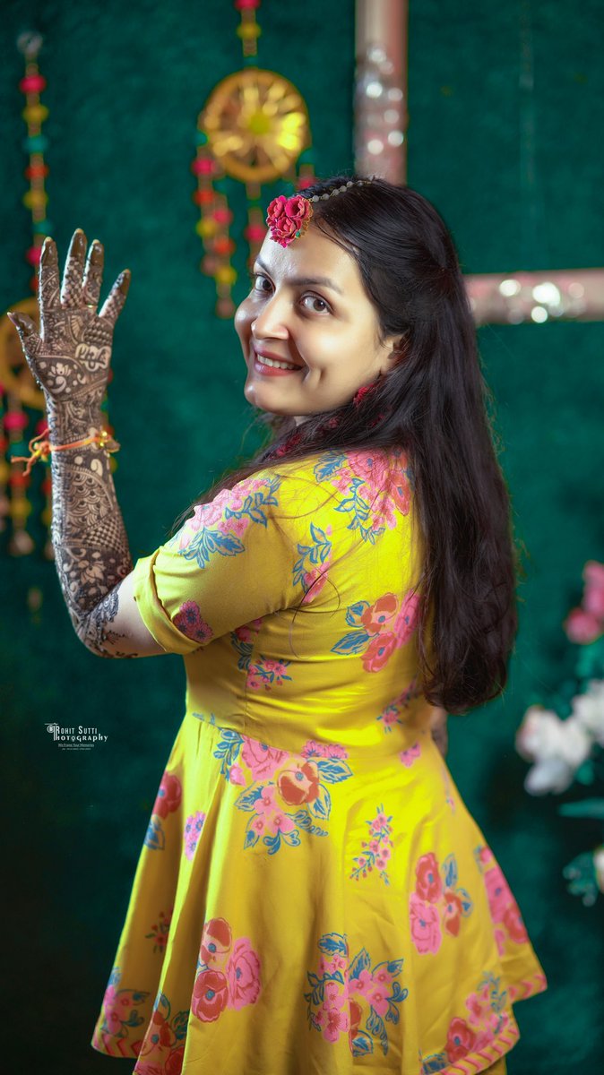 rohit_sutti's tweet photo. #Mehandi_Ceremony ❤️
In Frame: @sumikshaheer 

Sony A7RM3A @Sony 
#mehandi #mehandinight #mehandilove #mehandiceremony #mehandi_love #mehandibrides #bridetobe #bridesofinstagram #mehandipost #photo #photography #photographer #weddingphotography @WeddingWire @WeddingZIndia https://t.co/pSZBJWPIOQ