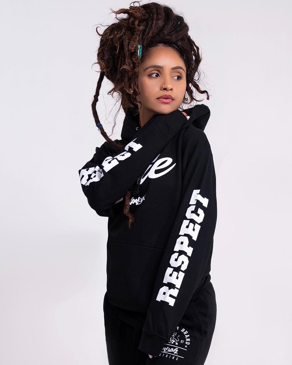 CYEvolution's tweet photo. You had me at Irie 🖤 New colors available worldwide at https://t.co/NdFDtMEhOq  
•Model: @IIKayaIses 

#Irie #Hoodies #Cooyah #apparel #reggae #locstyles #rasta #hoodie #vibes https://t.co/6KmOM5vS5m