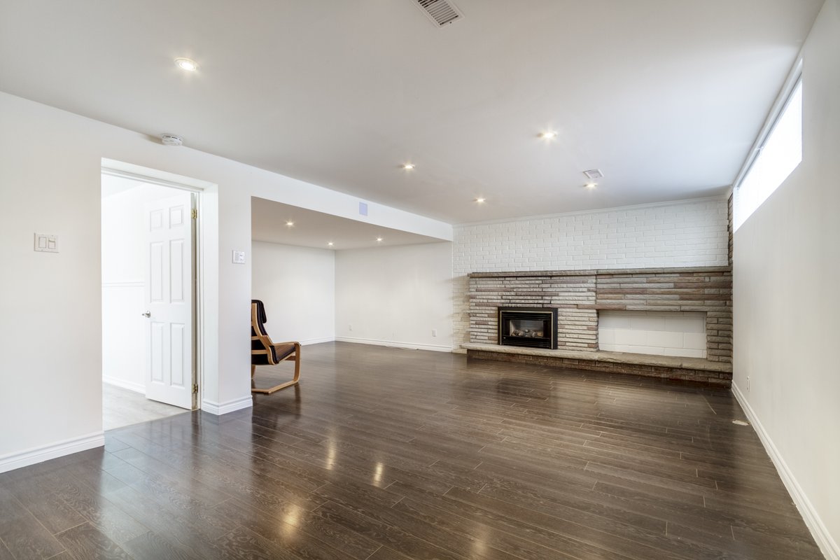 crescentreal's tweet photo. -- Just Listed! --
This big and bright renovated lower unit, approx 1200 sqft, has full ceiling height, plenty of storage, and all-inclusive rent covering utilities, 1 outdoor parking spot, wifi, and shared laundry. 
Contact us to book appt/speak with Listing Agent! https://t.co/d93w5rApvm