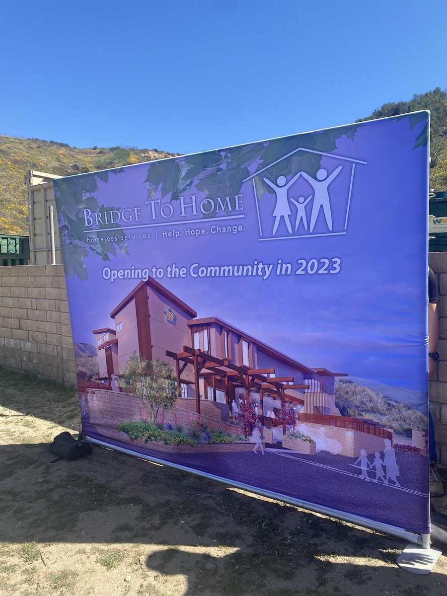 Pilar4CA's tweet photo. I’m happy be a supporter of the new @BridgeToHome facility in Santa Clarita, which helps 60 unhoused folks get on their feet w/ a tech center for job searches &amp; support to get permanent housing, plus running water &amp; bathrooms! Critical progress for our community. #BridgeToHome https://t.co/R8JaQDVU2o