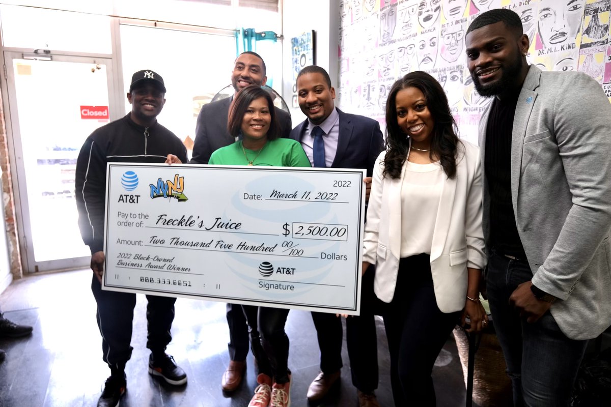 Thank you to Senator @jamaaltbailey and Councilman @KevinCRiley for helping @ATT recognize local entrepreneur Felicia Forbes, the owner of @Frecklesjuice for her extraordinary #Entrepreneurship and positive community impact.