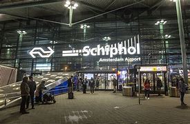 SantyRuize's tweet photo. Con esos techos parece un Bodega Aurrerá!!!
#AIFA #FelipeAngeles #AeropuertoFelipeAngeles 
Jajaja
--Pero es el aeropuerto de Schiphol en Amsterdam
#AziNoAnlo 😭😭😭 https://t.co/ISWpFkfD1w