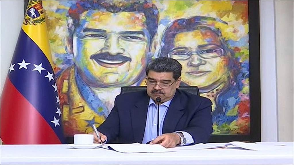NicolasMaduro's tweet photo. En videoconferencia con la Alta Comisionada de la ONU para los DD. HH. Michelle Bachelet, revisamos temas de trabajo conjunto, como: los avances en la lucha contra la COVID-19 y la voluntad de aumentar la asistencia técnica en pro de garantizar la justicia y la Paz del pueblo. https://t.co/2n5cRlffVr