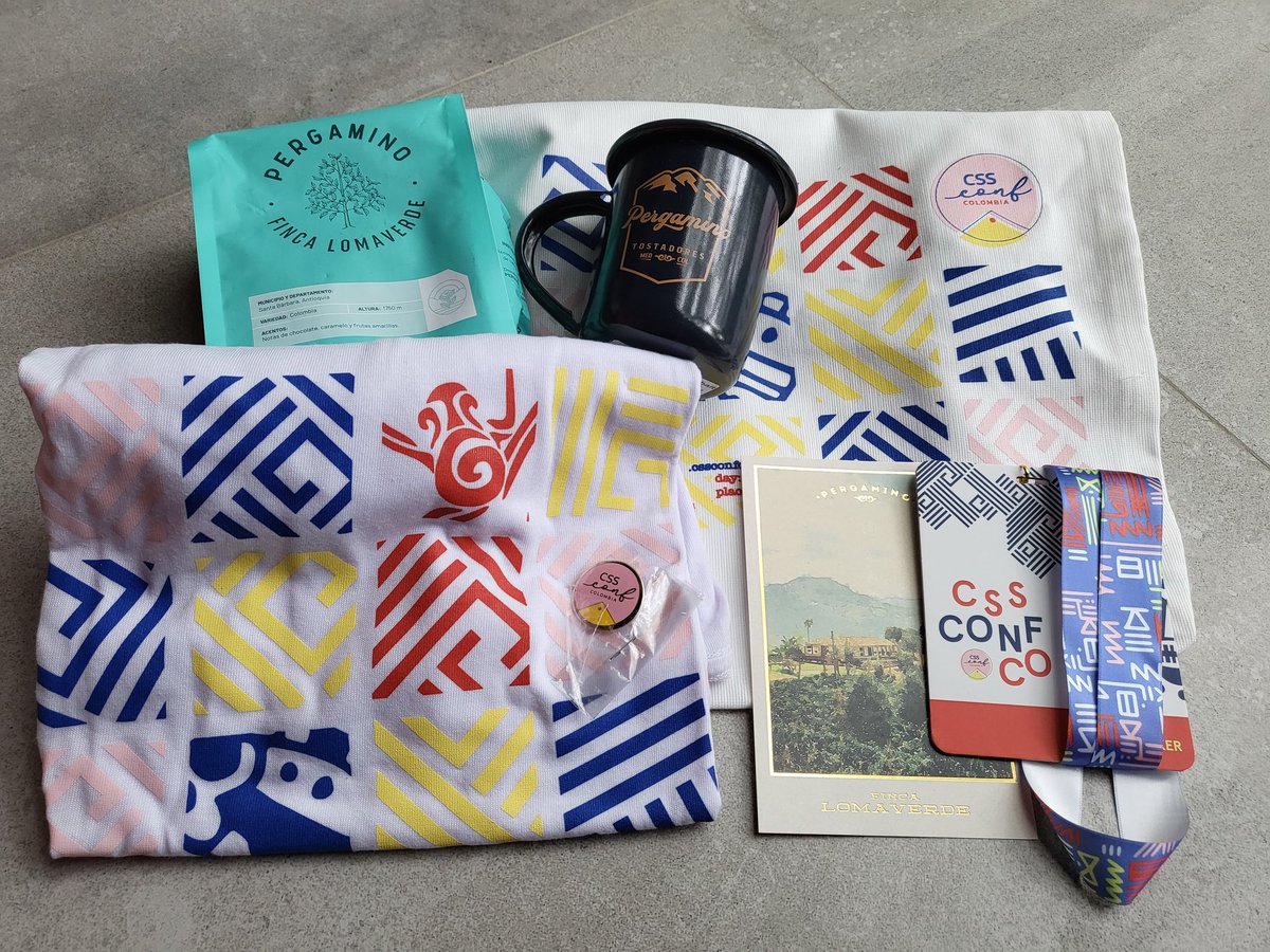 evaferreira92's tweet image. A few days ago I received a lovely care package from the folks of @cssconfco 💕