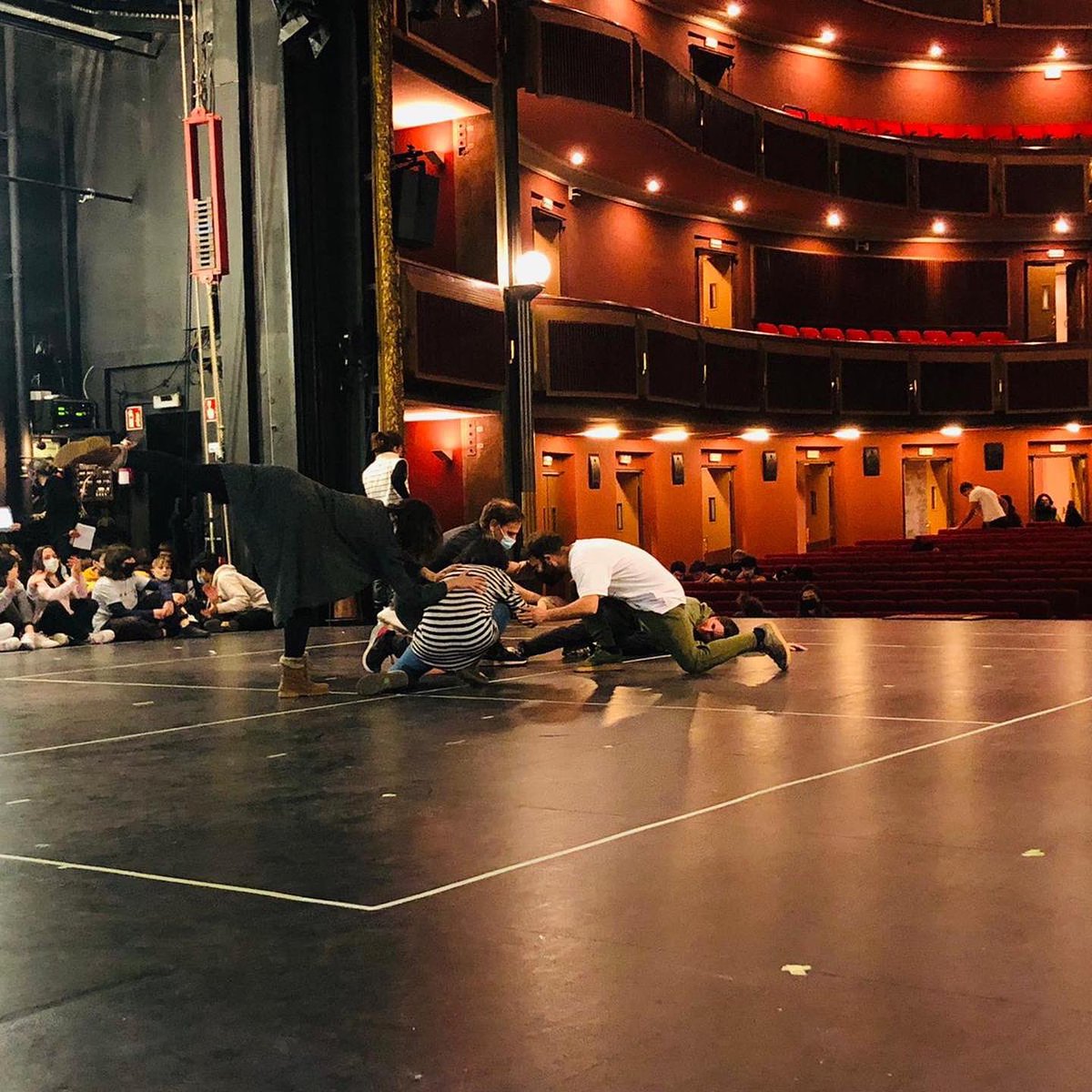 EpiaOlot's tweet photo. #Mapadeball2022 comença a agafar forma! Avui, assaig de mig procés amb la resta d'alumnat dels altres instituts participants al Teatre Principal d'Olot per copsar l'espai i les dimensions de la proposta. https://t.co/BqxlXjVU43
