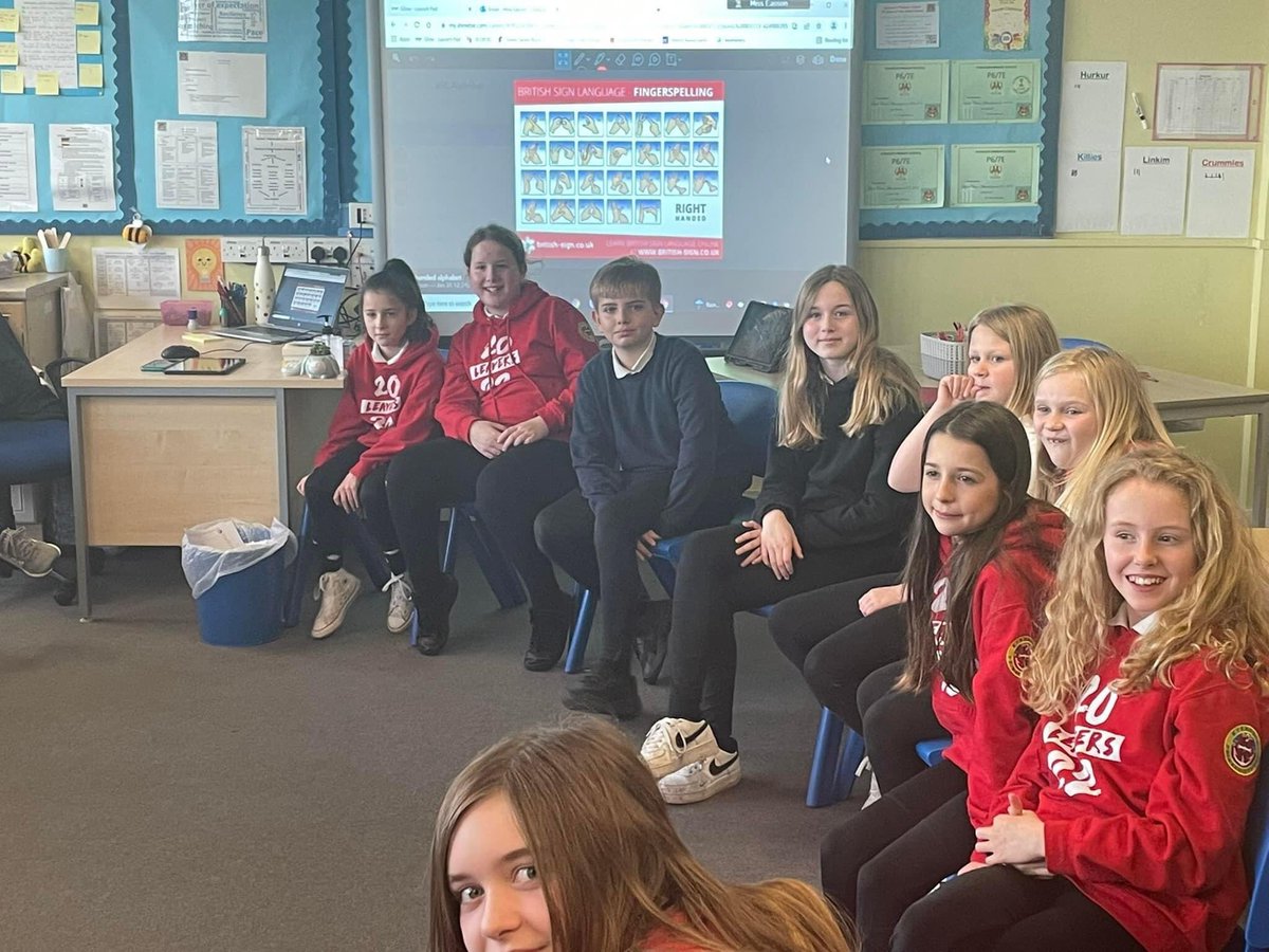 Enthusiastic BSL learners in P6/7 <a href="/EyemouthPrimary/">Eyemouth Primary School</a> today! A great start to #SignLanguageWeek