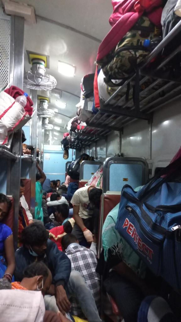 Aman479_sinha's tweet photo. @IRCTCofficial  magadh express train no  20802 @RailMinIndia https://t.co/a7noxLcnXU