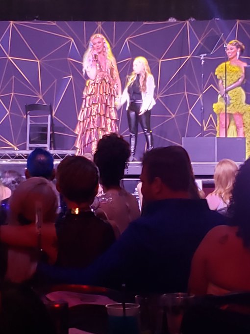 I tried to be cool, but I had to be a dorky fangirl @ShiriAllwoodXXX @theNatalieMars @AUBREYKATEXXX @TGEroticaAwards<a href="/tag/bbw"class="tags"><span>#bbw</span></a><a href="/tag/bigboobs"class="tags"><span>#bigboobs</span></a><a href="/tag/bigass"class="tags"><span>#bigass</span></a><a href="/tag/amateur"class="tags"><span>#amateur</span></a><a href="/tag/xhamsterprem"class="tags"><span>#xhamsterprem</span></a>